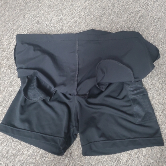 Black skirt with built-in shorts (skort) - Picture 4 of 5